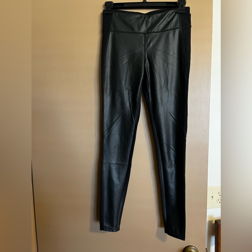 Althleta xs black leggings pleather front